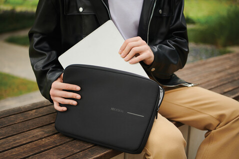 XD Design 16" Laptop Sleeve schwarz, grau bedrucken, Art.-Nr. P706.211