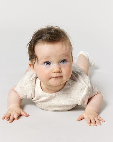 Baby Body - Der kurzärmelige Baby-Body - Eco Heather - 0-3 m/56-62cm bedrucken, Art.-Nr. STUB103C147B6