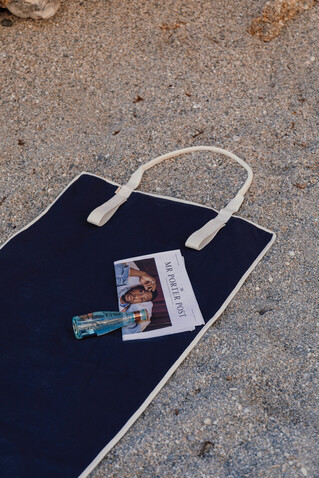 VINGA Volonne AWARE™ Strandmatte aus recyceltem Canvas blau, off white bedrucken, Art.-Nr. V459105 VINGA Volonne AWARE™ Strandmatte aus recyceltem Canvas blau, off white bedrucken, Art.-Nr. V459105