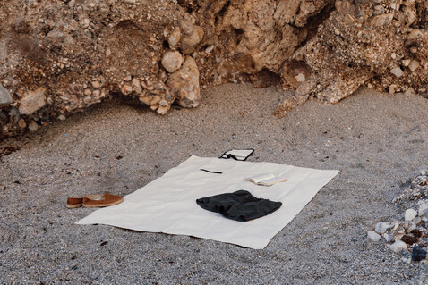 VINGA Volonne AWARE™ Picknickdecke aus recyceltem Canvas off white, schwarz bedrucken, Art.-Nr. V459113 VINGA Volonne AWARE™ Picknickdecke aus recyceltem Canvas off white, schwarz bedrucken, Art.-Nr. V459113