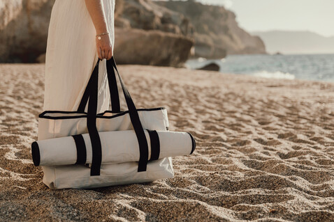 VINGA Volonne AWARE™ Strandtasche aus recyceltem Canvas off white, schwarz bedrucken, Art.-Nr. V762033