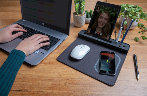 Air Mousepad mit 5W Wireless Charger und USB schwarz bedrucken, Art.-Nr. P308.251