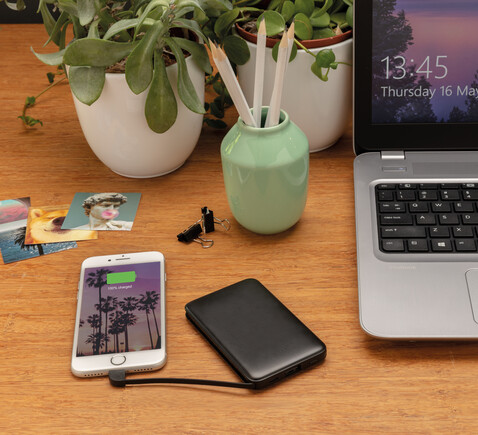 5.000 mAh Powerbank mit integriertem Kabel schwarz bedrucken, Art.-Nr. P322.081 5.000 mAh Powerbank mit integriertem Kabel schwarz bedrucken, Art.-Nr. P322.081