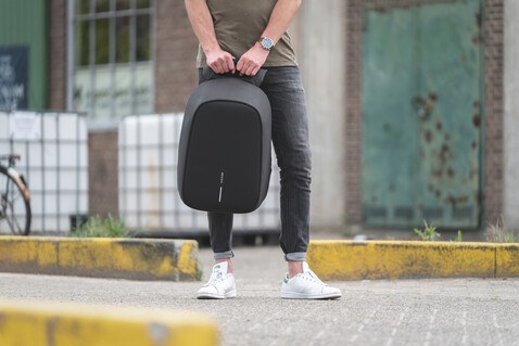 Bobby Hero Regular Anti-Diebstahl-Rucksack anthrazit, grau bedrucken, Art.-Nr. P705.291 Bobby Hero Regular Anti-Diebstahl-Rucksack anthrazit, grau bedrucken, Art.-Nr. P705.291