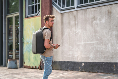Bobby Hero Regular Anti-Diebstahl-Rucksack anthrazit, grau bedrucken, Art.-Nr. P705.291 Bobby Hero Regular Anti-Diebstahl-Rucksack anthrazit, grau bedrucken, Art.-Nr. P705.291