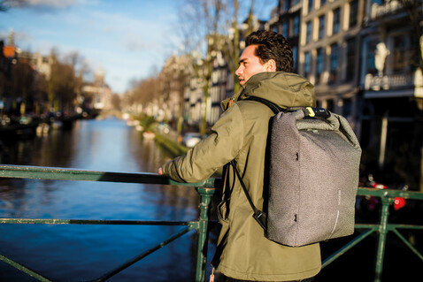 Urban schnitthemmender Anti-Diebstahl-Rucksack grau, schwarz bedrucken, Art.-Nr. P705.642 Urban schnitthemmender Anti-Diebstahl-Rucksack grau, schwarz bedrucken, Art.-Nr. P705.642