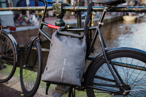 Urban schnitthemmender Anti-Diebstahl-Rucksack grau, schwarz bedrucken, Art.-Nr. P705.642 Urban schnitthemmender Anti-Diebstahl-Rucksack grau, schwarz bedrucken, Art.-Nr. P705.642