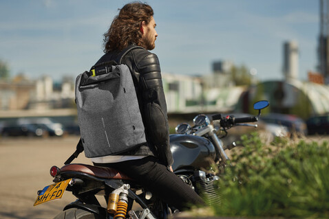 Urban schnitthemmender Anti-Diebstahl-Rucksack grau, schwarz bedrucken, Art.-Nr. P705.642 Urban schnitthemmender Anti-Diebstahl-Rucksack grau, schwarz bedrucken, Art.-Nr. P705.642