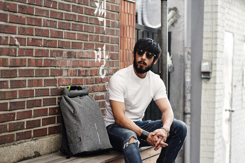 Urban schnitthemmender Anti-Diebstahl-Rucksack grau, schwarz bedrucken, Art.-Nr. P705.642 Urban schnitthemmender Anti-Diebstahl-Rucksack grau, schwarz bedrucken, Art.-Nr. P705.642