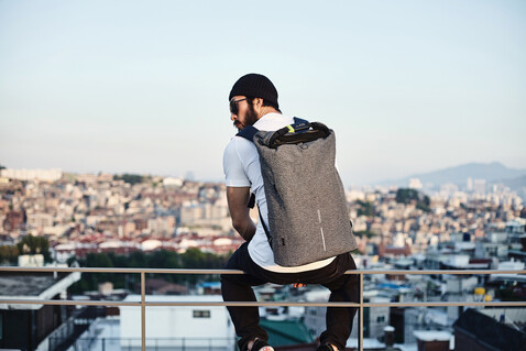 Urban schnitthemmender Anti-Diebstahl-Rucksack grau, schwarz bedrucken, Art.-Nr. P705.642 Urban schnitthemmender Anti-Diebstahl-Rucksack grau, schwarz bedrucken, Art.-Nr. P705.642