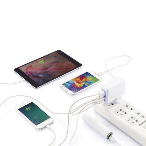 Reiseadapter mit 4fachem USB Anschluss weiß bedrucken, Art.-Nr. P820.373 Reiseadapter mit 4fachem USB Anschluss weiß bedrucken, Art.-Nr. P820.373