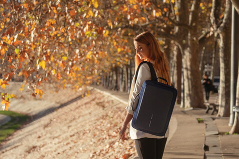 Bobby Bizz 2.0 Anti-Diebstahl Rucksack & Aktentasche navy blau, navy blau bedrucken, Art.-Nr. P705.925 Bobby Bizz 2.0 Anti-Diebstahl Rucksack & Aktentasche navy blau, navy blau bedrucken, Art.-Nr. P705.925