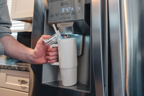 Tana Becher aus RCS recyceltem Kunststoff mit Griff 750ml weiß bedrucken, Art.-Nr. P437.103 Tana Becher aus RCS recyceltem Kunststoff mit Griff 750ml weiß bedrucken, Art.-Nr. P437.103