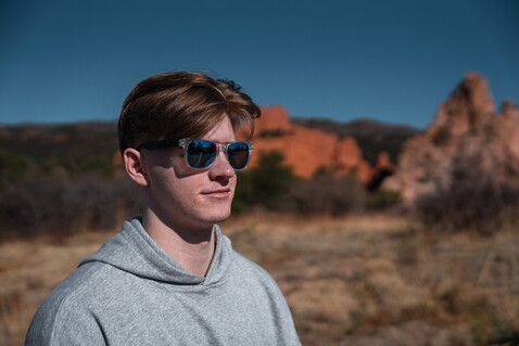 Gleam Sonnenbrille aus RCS rec. PC mit verspiegelten Gläsern blau, weiß bedrucken, Art.-Nr. P453.8705 Gleam Sonnenbrille aus RCS rec. PC mit verspiegelten Gläsern blau, weiß bedrucken, Art.-Nr. P453.8705