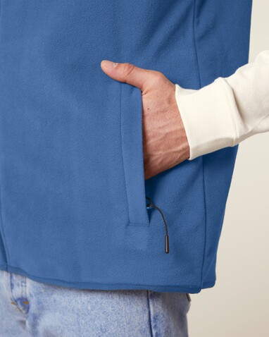 Stanley Quester - Die Herren-Fleeceweste - Mindful Blue - XXL bedrucken, Art.-Nr. STJM240C7292X Stanley Quester - Die Herren-Fleeceweste - Mindful Blue - XXL bedrucken, Art.-Nr. STJM240C7292X