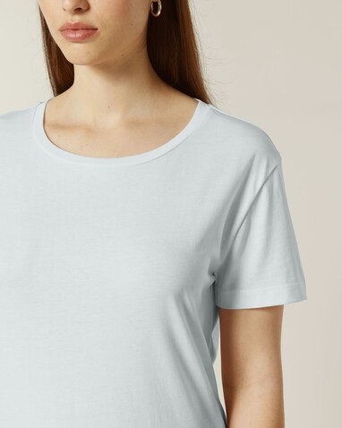 Stella Serena - Das Damen-T-Shirt mit weitem Rundhalsausschnitt - Blue Ice - S bedrucken, Art.-Nr. STTW173C7281S Stella Serena - Das Damen-T-Shirt mit weitem Rundhalsausschnitt - Blue Ice - S bedrucken, Art.-Nr. STTW173C7281S