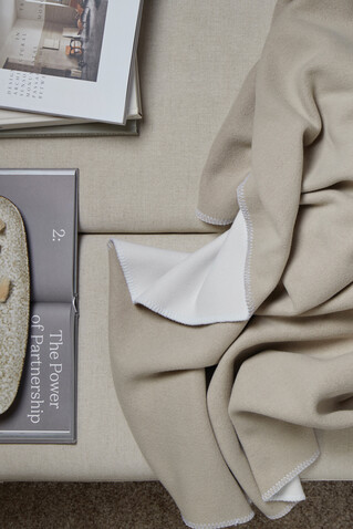 VINGA Moulton Decke aus GRS rPET beige, feather grey bedrucken, Art.-Nr. V4040519