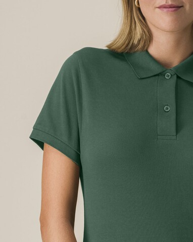 Stella Coaster - Das Damen-Polo - Bottle Green - L bedrucken, Art.-Nr. STPW977C2241L Stella Coaster - Das Damen-Polo - Bottle Green - L bedrucken, Art.-Nr. STPW977C2241L