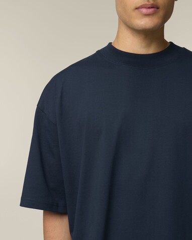Blaster 2.0 - Das Oversized Unisex-T-Shirt mit Stehkragen - French Navy - 3XL bedrucken, Art.-Nr. STTU959C7273X