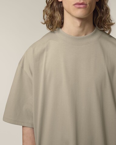 Blaster 2.0 - Das Oversized Unisex-T-Shirt mit Stehkragen - Stone - 3XL bedrucken, Art.-Nr. STTU959C3583X