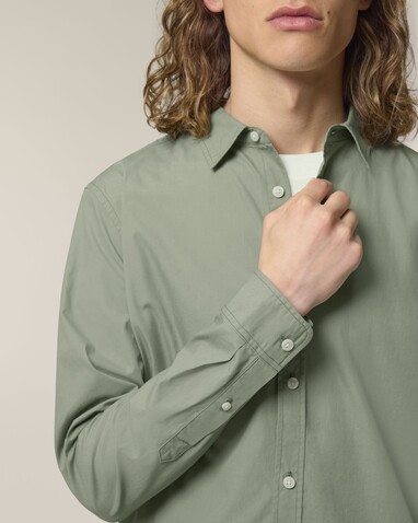 Stanley Styler Shirt - Das Herren-Popelinehemd - Soft Khaki - M bedrucken, Art.-Nr. STWM969C3671M Stanley Styler Shirt - Das Herren-Popelinehemd - Soft Khaki - M bedrucken, Art.-Nr. STWM969C3671M
