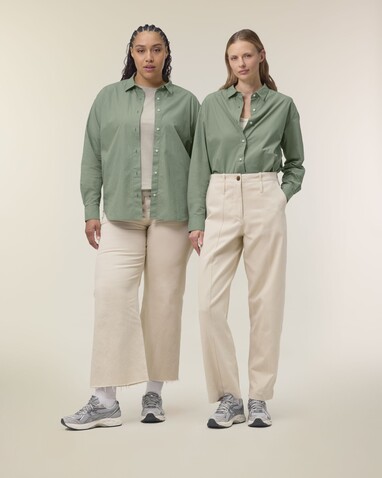 Stella Styler Shirt - Das Relaxed Damen-Popelinehemd - Soft Khaki - L bedrucken, Art.-Nr. STWW973C3671L Stella Styler Shirt - Das Relaxed Damen-Popelinehemd - Soft Khaki - L bedrucken, Art.-Nr. STWW973C3671L