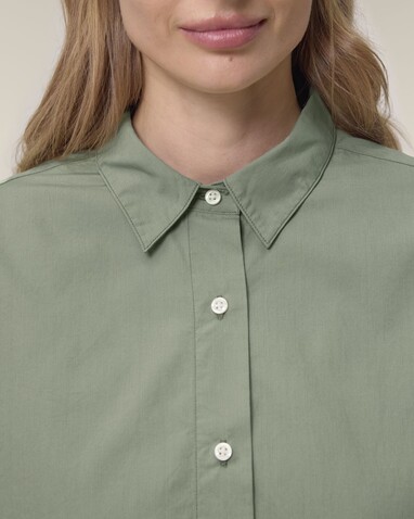 Stella Styler Shirt - Das Relaxed Damen-Popelinehemd - Soft Khaki - L bedrucken, Art.-Nr. STWW973C3671L Stella Styler Shirt - Das Relaxed Damen-Popelinehemd - Soft Khaki - L bedrucken, Art.-Nr. STWW973C3671L