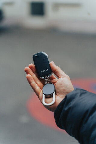 Schlüsselanhänger Keyfinder mit weltweiter Ortung und USB-C schwarz, grau bedrucken, Art.-Nr. P301.6301 Schlüsselanhänger Keyfinder mit weltweiter Ortung und USB-C schwarz, grau bedrucken, Art.-Nr. P301.6301