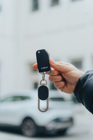 Schlüsselanhänger Keyfinder mit weltweiter Ortung und USB-C schwarz, grau bedrucken, Art.-Nr. P301.6301 Schlüsselanhänger Keyfinder mit weltweiter Ortung und USB-C schwarz, grau bedrucken, Art.-Nr. P301.6301