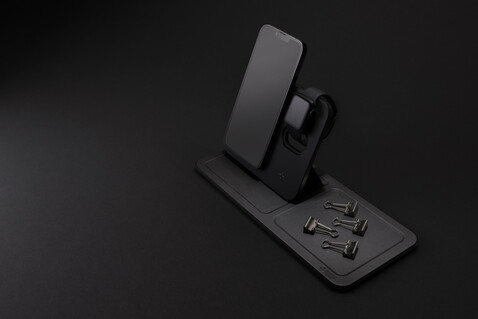Swiss Peak 3-in-1- Wireless-Charging Desk-Tray aus RCS rPU schwarz bedrucken, Art.-Nr. P309.0401 Swiss Peak 3-in-1- Wireless-Charging Desk-Tray aus RCS rPU schwarz bedrucken, Art.-Nr. P309.0401