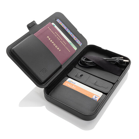 Swiss Peak Travel-Case aus RCS rec. PU mit 3-in-1-Charger schwarz bedrucken, Art.-Nr. P309.0501 Swiss Peak Travel-Case aus RCS rec. PU mit 3-in-1-Charger schwarz bedrucken, Art.-Nr. P309.0501