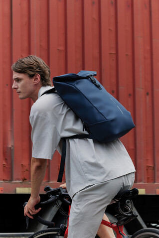 Urban wasserabweisender Flap-Top Rucksack navy blau, schwarz bedrucken, Art.-Nr. P706.2625 Urban wasserabweisender Flap-Top Rucksack navy blau, schwarz bedrucken, Art.-Nr. P706.2625