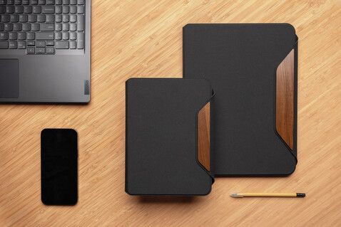 Teri AWARE™ A4 Portfolio aus RPET und Walnuss schwarz bedrucken, Art.-Nr. P774.6501 Teri AWARE™ A4 Portfolio aus RPET und Walnuss schwarz bedrucken, Art.-Nr. P774.6501