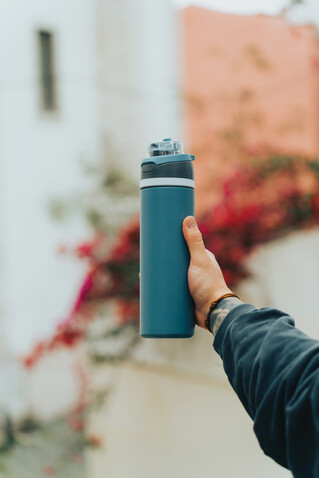 Omni Sip verschließbare Flasche aus RCS-reSteel, 720ml blau bedrucken, Art.-Nr. P437.0805 Omni Sip verschließbare Flasche aus RCS-reSteel, 720ml blau bedrucken, Art.-Nr. P437.0805