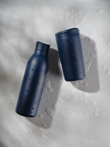Avira Alix Klickbecher aus RCS rec. Stahl 400ml navy blau bedrucken, Art.-Nr. P438.1025 Avira Alix Klickbecher aus RCS rec. Stahl 400ml navy blau bedrucken, Art.-Nr. P438.1025
