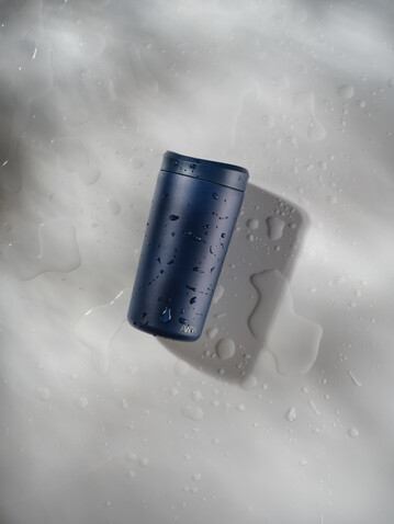 Avira Alix Klickbecher aus RCS rec. Stahl 400ml navy blau bedrucken, Art.-Nr. P438.1025 Avira Alix Klickbecher aus RCS rec. Stahl 400ml navy blau bedrucken, Art.-Nr. P438.1025