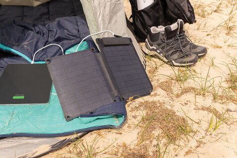 Solarpulse 10W tragbares Solarmodul aus RCS rPlastik schwarz bedrucken, Art.-Nr. P323.061 Solarpulse 10W tragbares Solarmodul aus RCS rPlastik schwarz bedrucken, Art.-Nr. P323.061