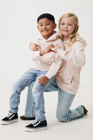 IQONIQ Yengo KidsHoodie mit Seitentaschen aus rec. Baumwolle cloud pink bedrucken, Art.-Nr. T6404.039.78 IQONIQ Yengo KidsHoodie mit Seitentaschen aus rec. Baumwolle cloud pink bedrucken, Art.-Nr. T6404.039.78
