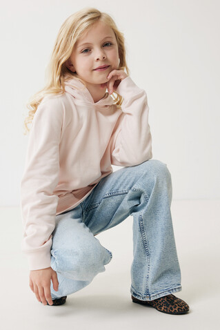 IQONIQ Yengo KidsHoodie mit Seitentaschen aus rec. Baumwolle cloud pink bedrucken, Art.-Nr. T6404.039.78 IQONIQ Yengo KidsHoodie mit Seitentaschen aus rec. Baumwolle cloud pink bedrucken, Art.-Nr. T6404.039.78