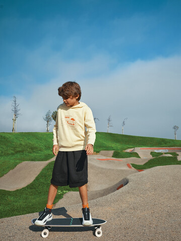 IQONIQ Yengo KidsHoodie mit Seitentaschen aus rec. Baumwolle cream yellow bedrucken, Art.-Nr. T6404.036.1112 IQONIQ Yengo KidsHoodie mit Seitentaschen aus rec. Baumwolle cream yellow bedrucken, Art.-Nr. T6404.036.1112