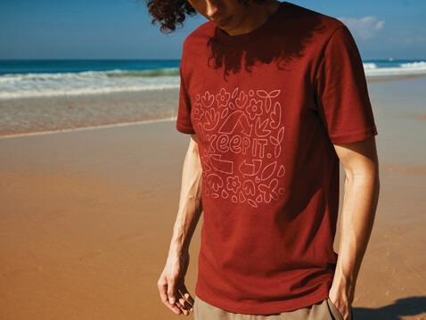 IQONIQ Brett T-Shirt aus recycelter Baumwolle burgunderrot bedrucken, Art.-Nr. T9107.007.S