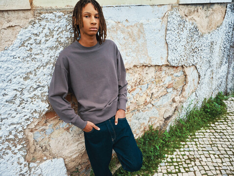 IQONIQ Zion Rundhals-Sweater aus recycelter Baumwolle anthrazit bedrucken, Art.-Nr. T9300.019.M
