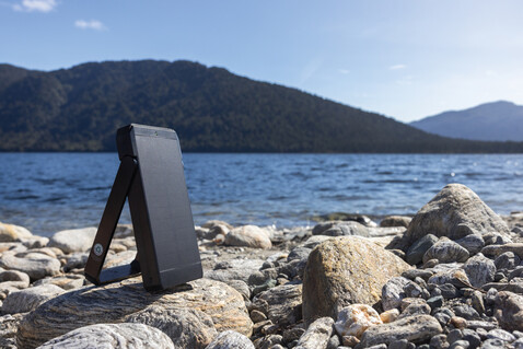 Skywave 10000mAh Solarpowerbank aus RCS recycelt. Kunststoff schwarz bedrucken, Art.-Nr. P322.341 Skywave 10000mAh Solarpowerbank aus RCS recycelt. Kunststoff schwarz bedrucken, Art.-Nr. P322.341