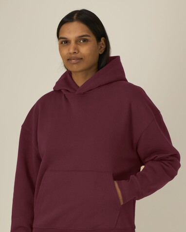 Chaser - Der Relaxed Unisex-Hoodie - Burgundy - XXL bedrucken, Art.-Nr. STSU077C2442X Chaser - Der Relaxed Unisex-Hoodie - Burgundy - XXL bedrucken, Art.-Nr. STSU077C2442X