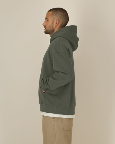 Chaser - Der Relaxed Unisex-Hoodie - Khaki - M bedrucken, Art.-Nr. STSU077C2231M Chaser - Der Relaxed Unisex-Hoodie - Khaki - M bedrucken, Art.-Nr. STSU077C2231M