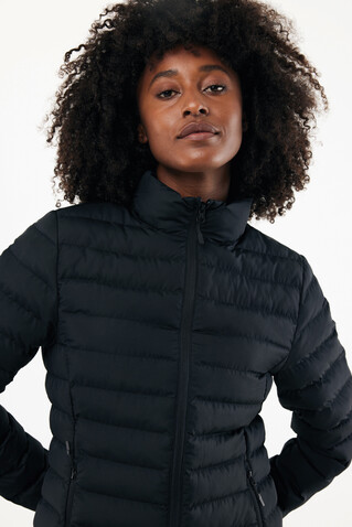 IQONIQ Maiko Damen Steppjacke aus recyceltem Polyester schwarz bedrucken, Art.-Nr. T4703.001.L IQONIQ Maiko Damen Steppjacke aus recyceltem Polyester schwarz bedrucken, Art.-Nr. T4703.001.L
