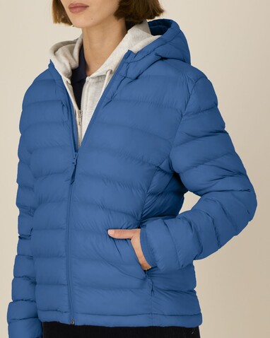 Stella Voyager 2.0 - Die wattierte Damen-Jacke - Mindful Blue - M bedrucken, Art.-Nr. STJW191C7291M Stella Voyager 2.0 - Die wattierte Damen-Jacke - Mindful Blue - M bedrucken, Art.-Nr. STJW191C7291M