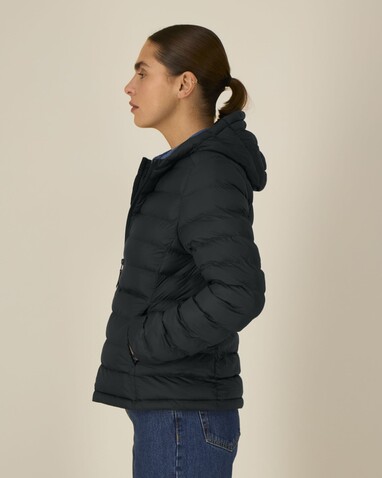 Stella Voyager 2.0 - Die wattierte Damen-Jacke - Black - XS bedrucken, Art.-Nr. STJW191C002XS Stella Voyager 2.0 - Die wattierte Damen-Jacke - Black - XS bedrucken, Art.-Nr. STJW191C002XS
