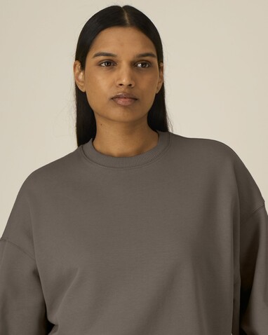 Radder 2.0 - Das Oversized Rundhals-Unisex-Sweatshirt - Mocha - L bedrucken, Art.-Nr. STSU208C1351L