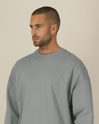 Radder 2.0 - Das Oversized Rundhals-Unisex-Sweatshirt - Misty Grey - XXL bedrucken, Art.-Nr. STSU208C1382X Radder 2.0 - Das Oversized Rundhals-Unisex-Sweatshirt - Misty Grey - XXL bedrucken, Art.-Nr. STSU208C1382X